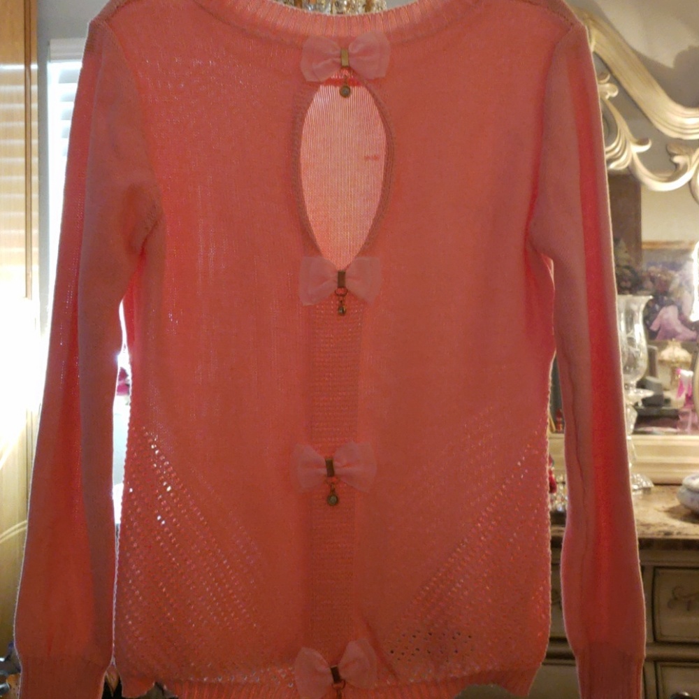 Georgous brand new pink sweater